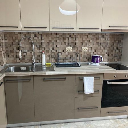 Stylish Apartment Near City Center Plovdiv Bagian luar foto