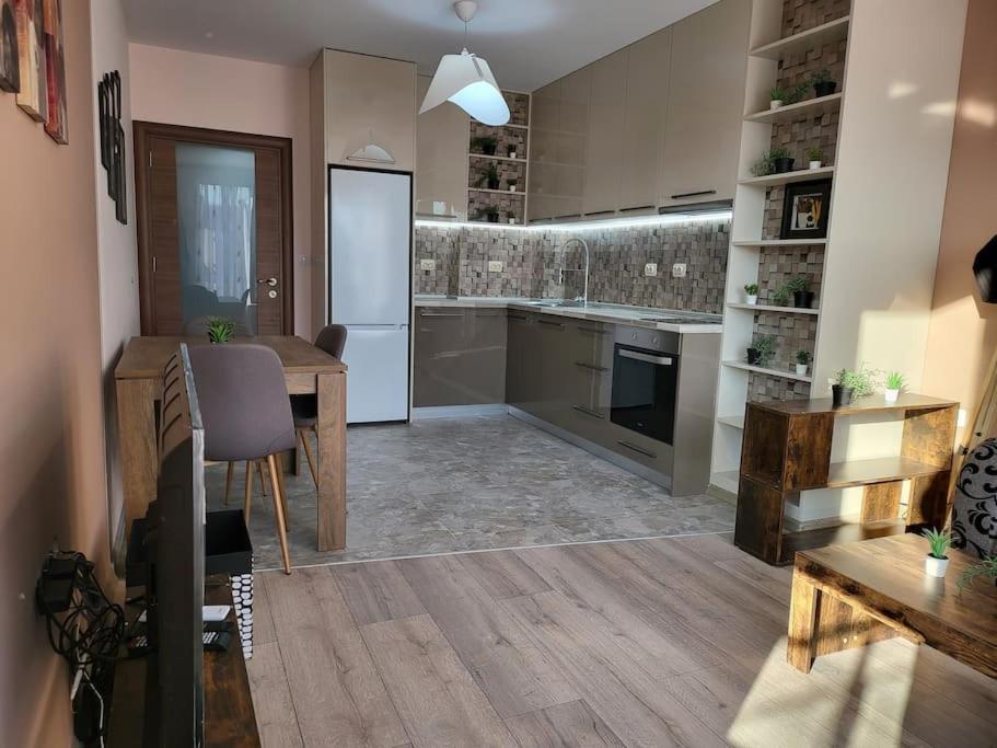 Stylish Apartment Near City Center Plovdiv Bagian luar foto