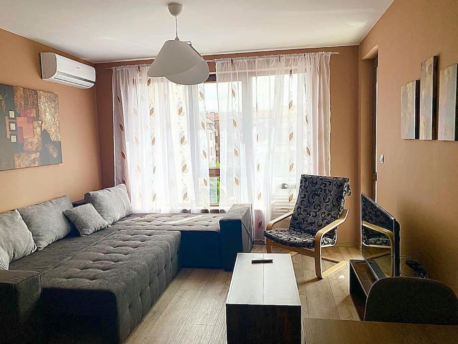 Stylish Apartment Near City Center Plovdiv Bagian luar foto