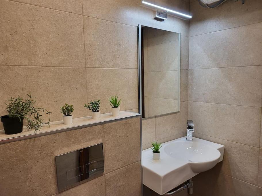Stylish Apartment Near City Center Plovdiv Bagian luar foto