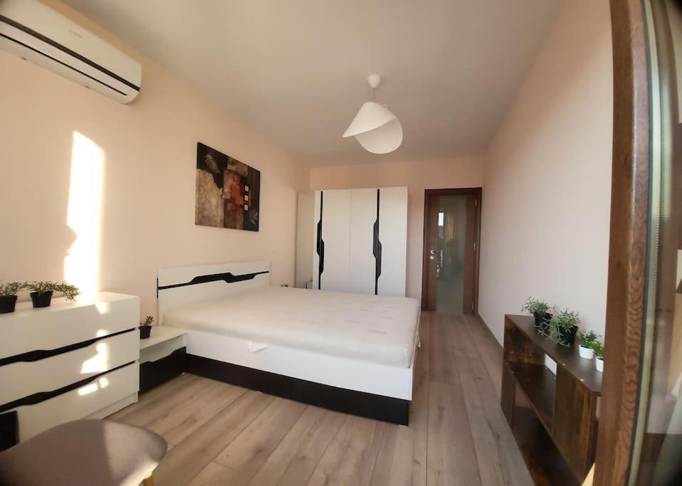 Stylish Apartment Near City Center Plovdiv Bagian luar foto